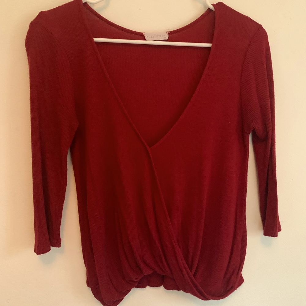 Maroon 3/4 sleeve v neck!